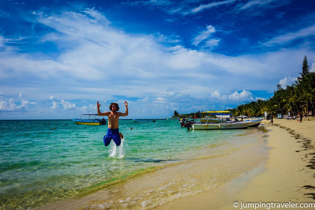 Image for Jumping in Roatán