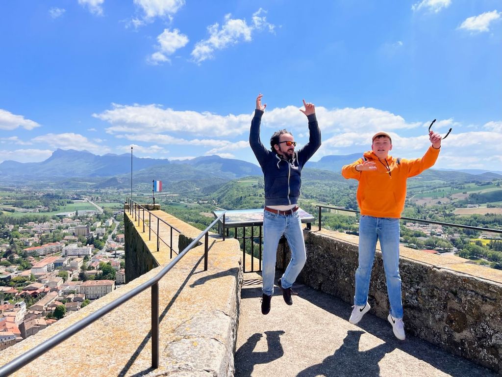 Jumping at the top of the Medieval Dungeon