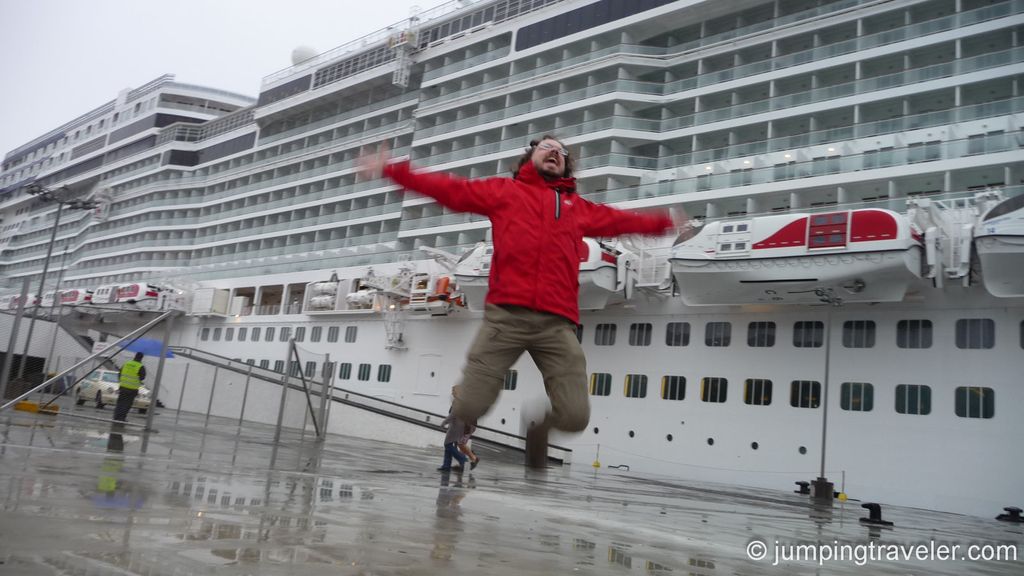 Jumping in Ponta Delgada